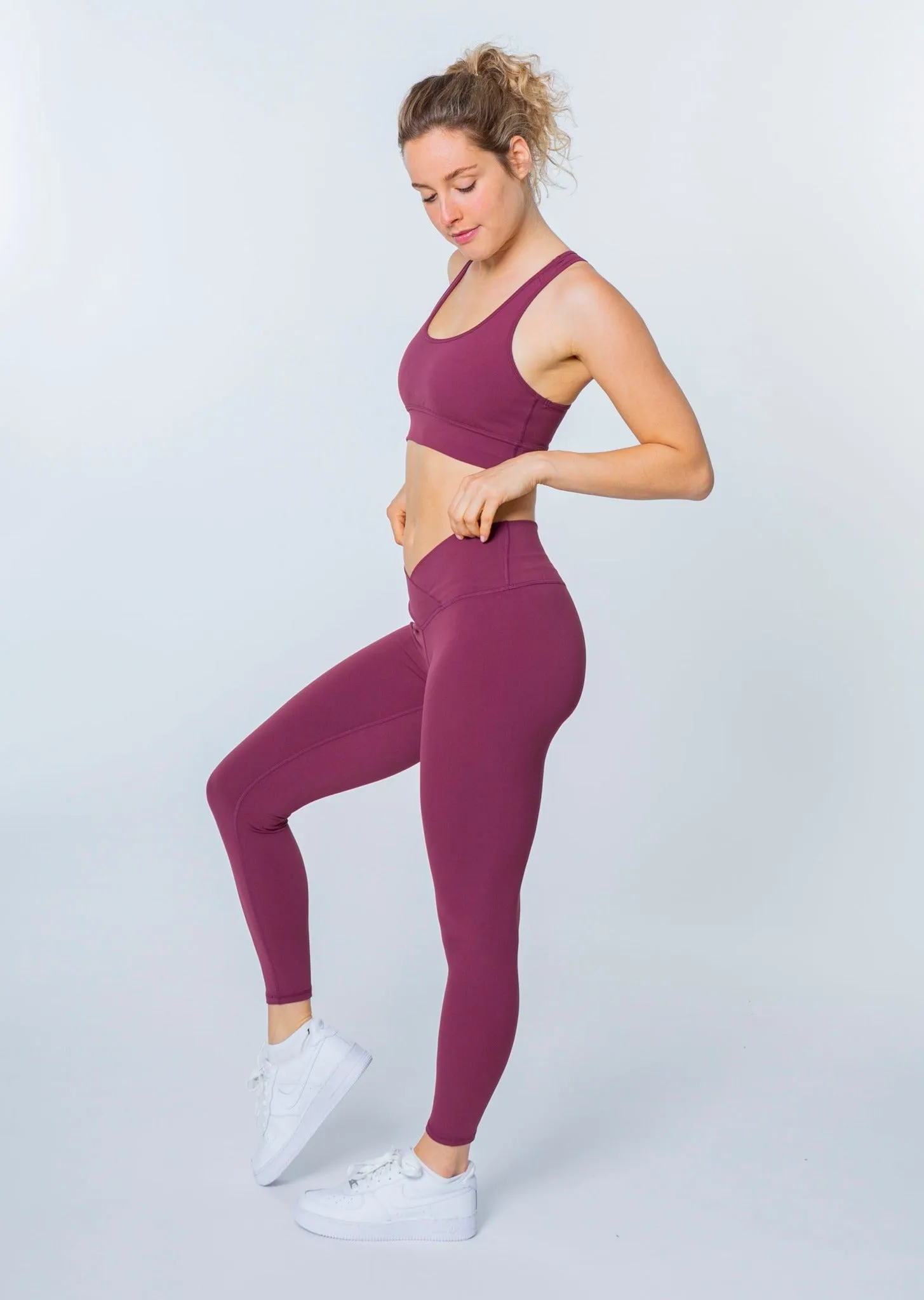 SUPERSOFT Set (V-Waist Leggings   Scoop Neck Bra)